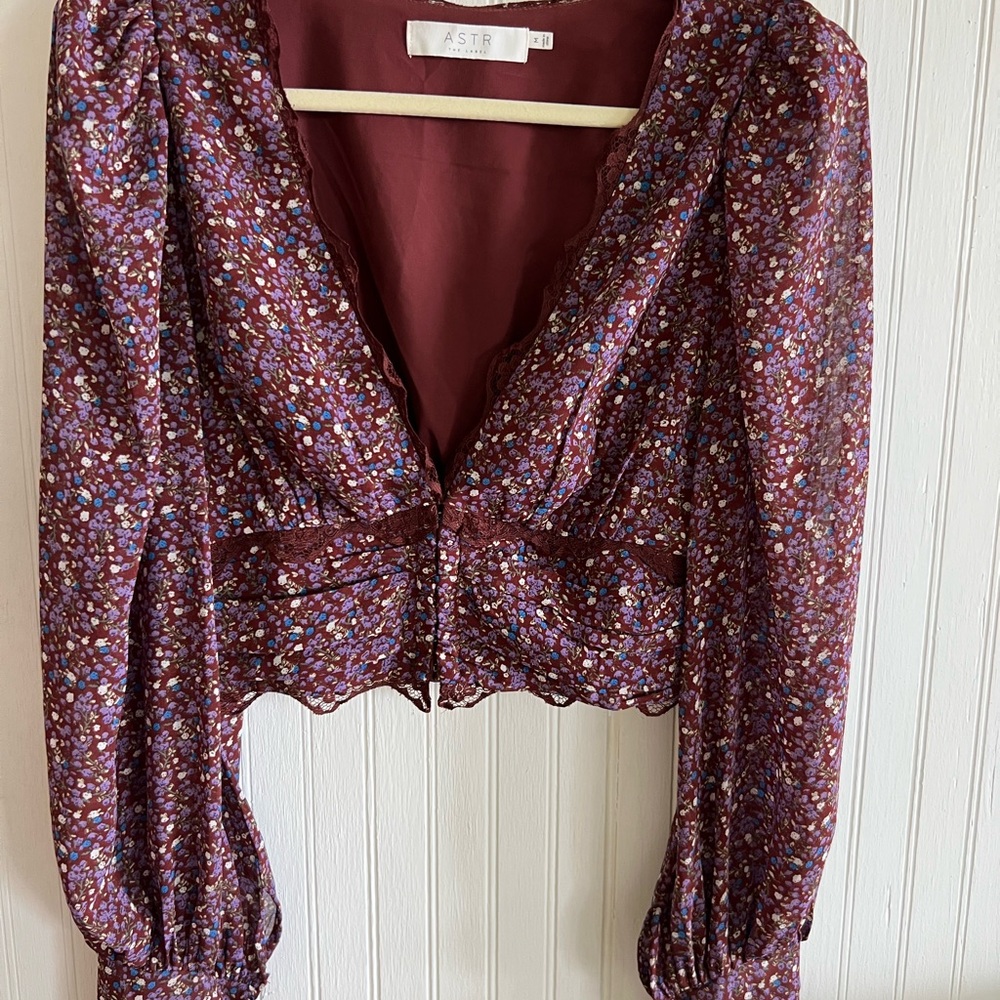 ASTR Women's Floral Burgundy Top
